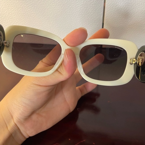 Prada sunglasses - Picture 3 of 7